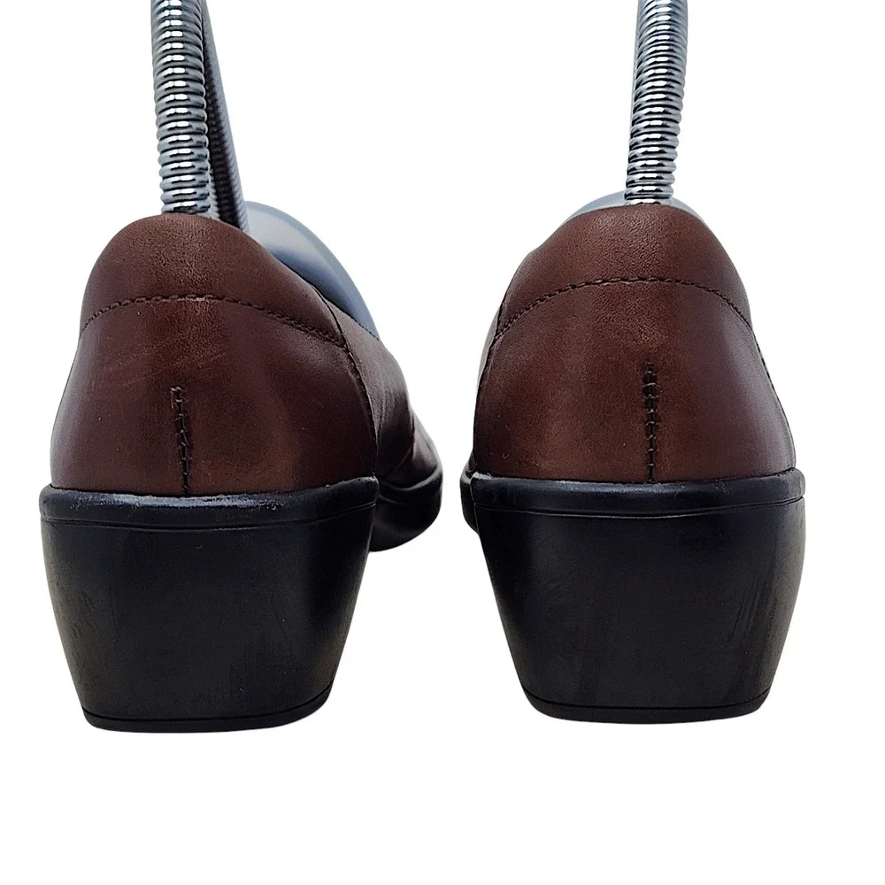 Clarks Loafers 6M Womens Brown Leather Bendables Pleated Comfort Slip On Shoes